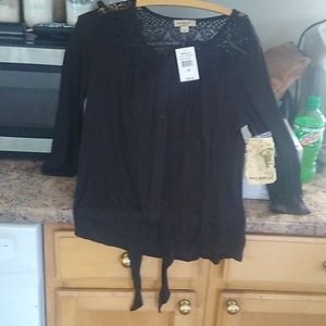 Half sleeve tie in front button up.